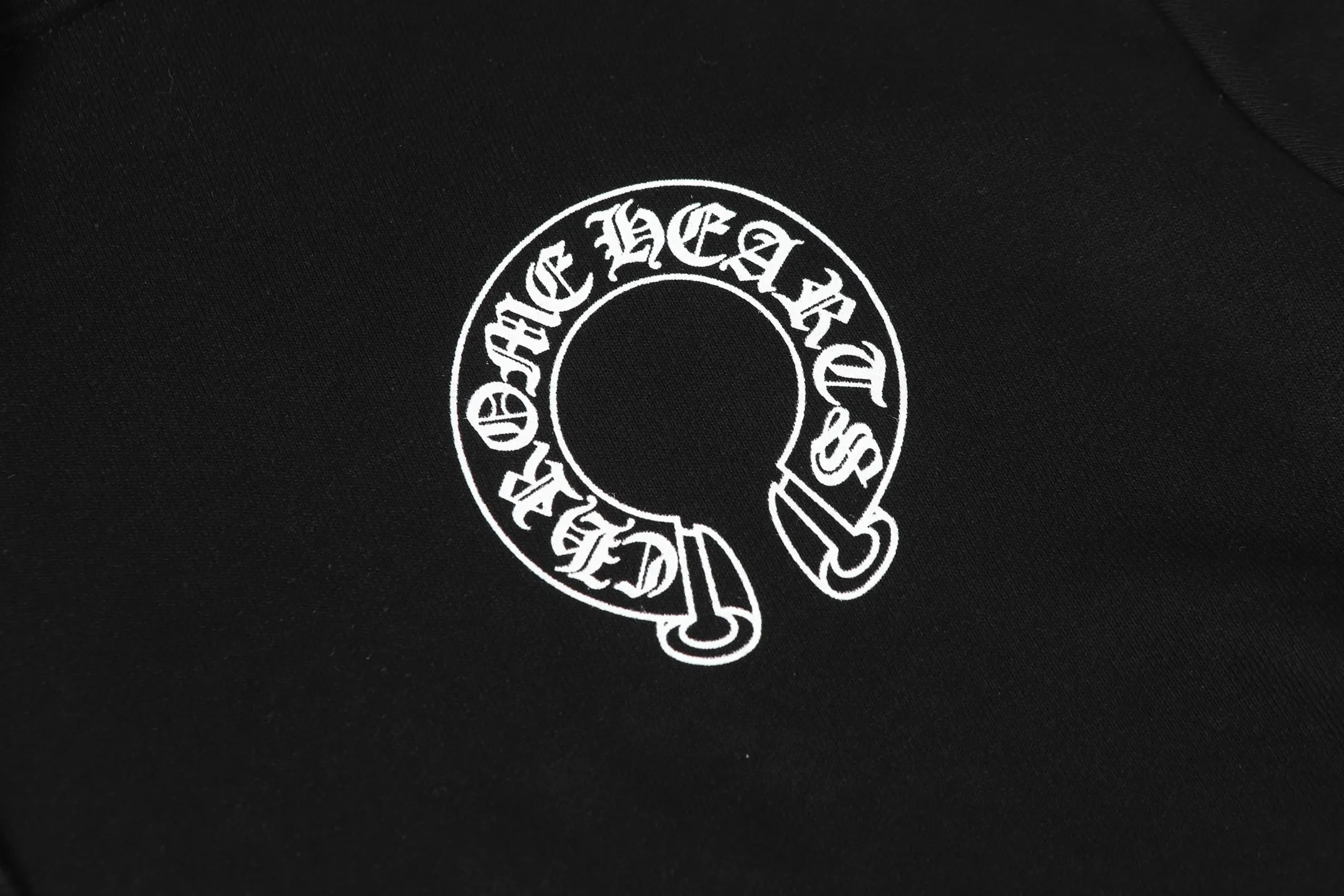 P240 Cross-border model, please do not place an order if you are pursuing quality - Chrome Hearts/Chrome Hearts Lips👄 Horseshoe Sanskrit printed hooded sweatshirt - High weight, high density, high quality, soft, delicate and skin-friendly wool, soft and silky to the touch, excellent warmth and skin-friendly properties - Custom-woven and dyed, no color difference, no matter the fabric or workmanship details, beat the ordinary version on the market - Hardware zipper accessories are all customized, full of details -Colour: black white -Size: S M L XL